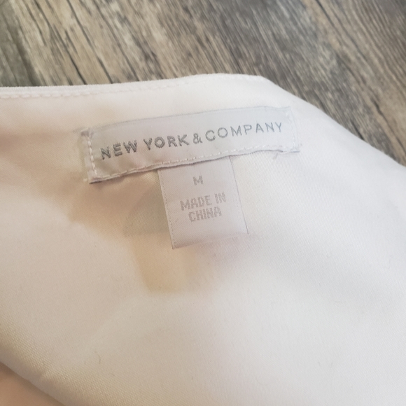 ❤️ SOLD ❤️ New York & Company blouse - Picture 6 of 9